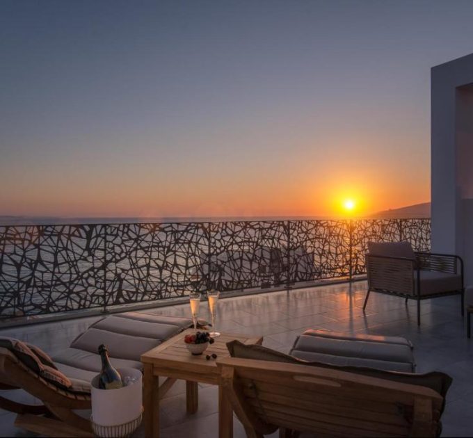 Glow Hotel Saranda