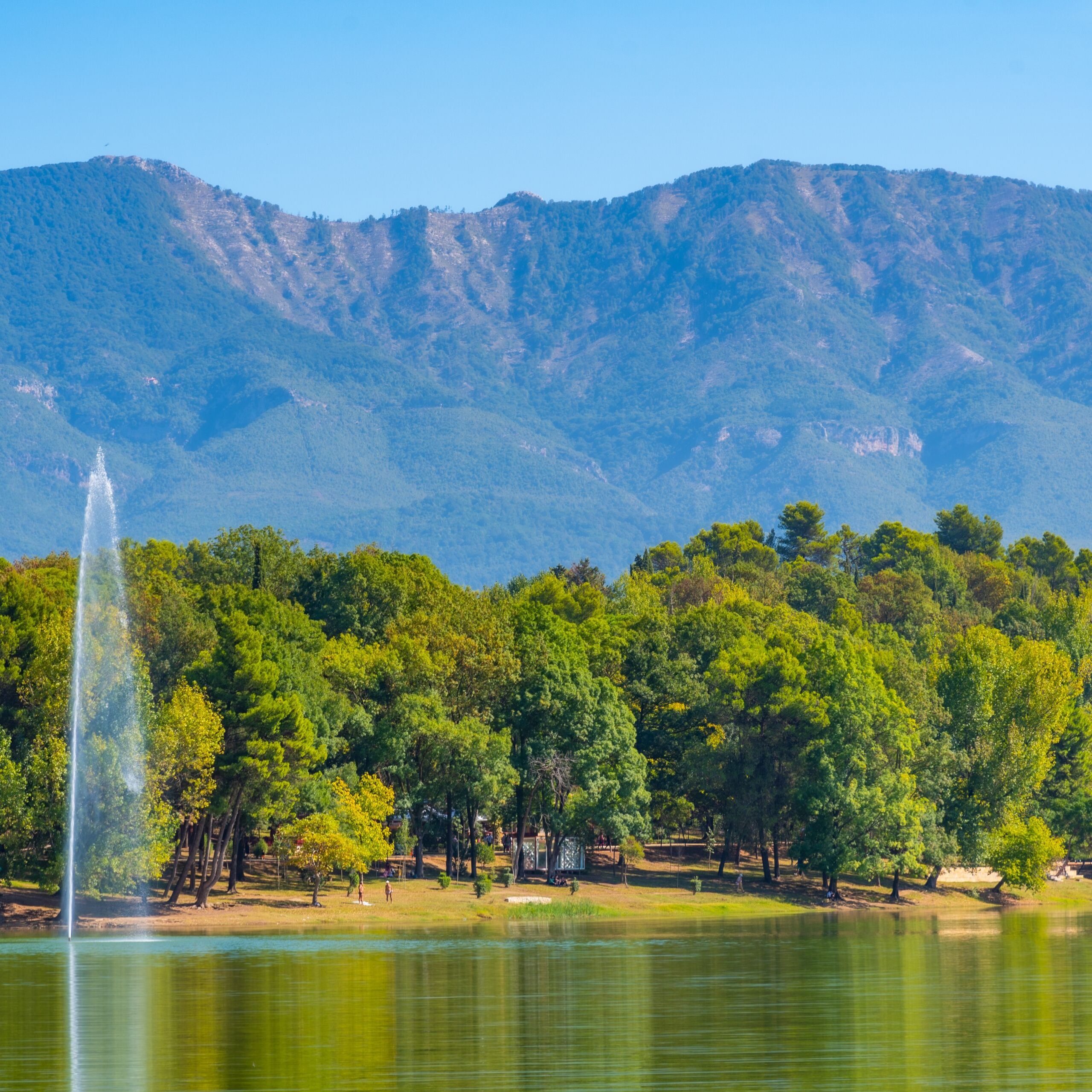 15:30 – Grand Park & Artificial Lake